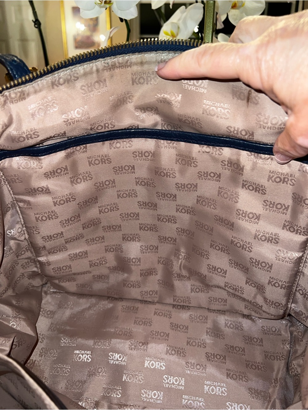 Michael Kors Jet Set Navy Pebbled Leather Tote Bag Gold Hardware MK Charm Large - Picture 15 of 16
